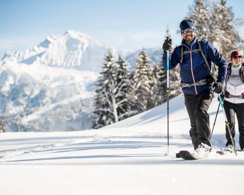 SCHI DE TURĂ – TOT CE TREBUIE SĂ ȘTII DACĂ VREI SĂ PRACTICI ACEST SPORT