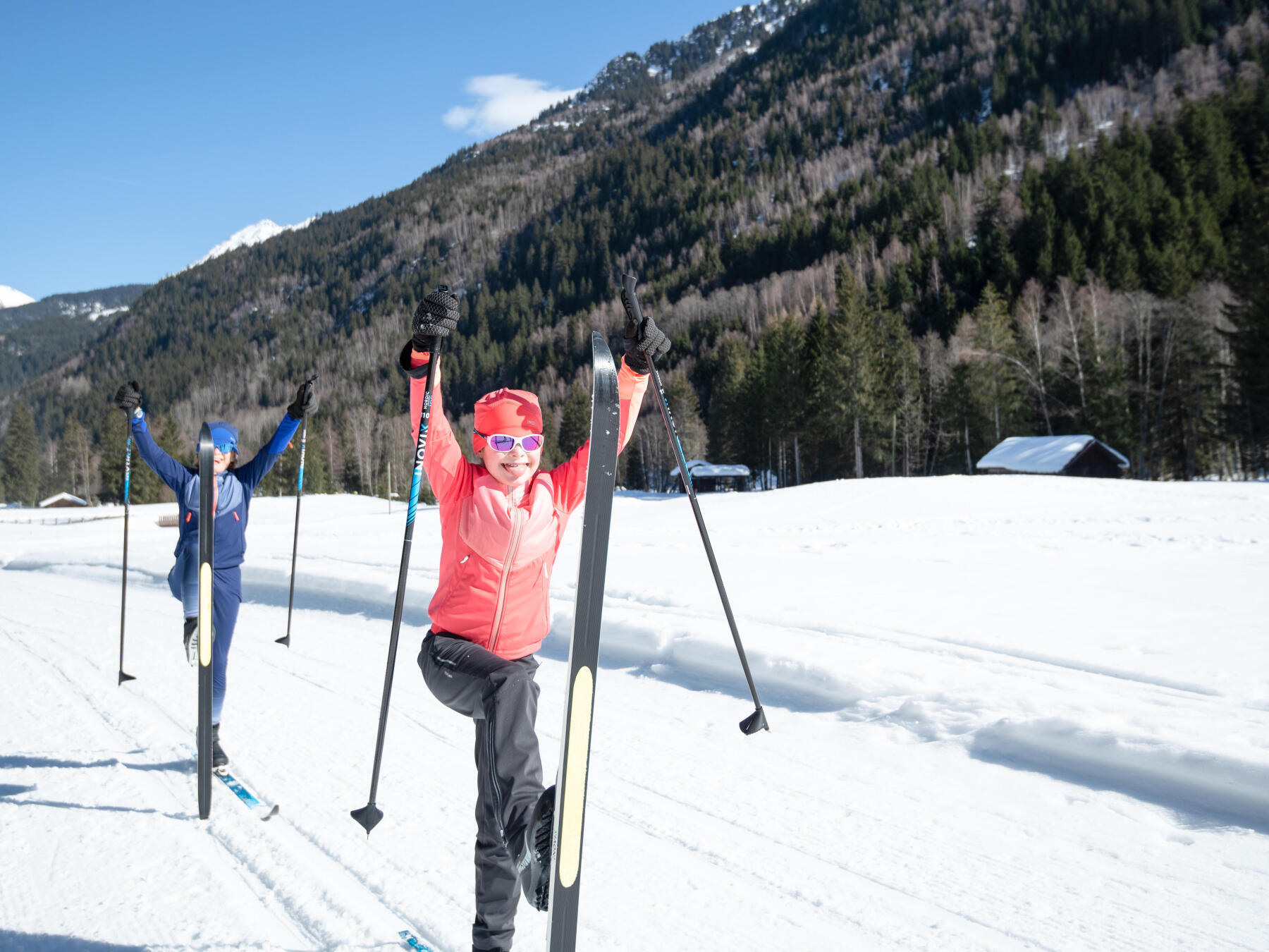 s'amuser avec des enfants en ski de fond