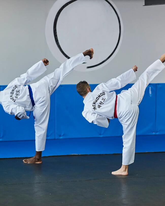 Mann in Taekwondoanzug