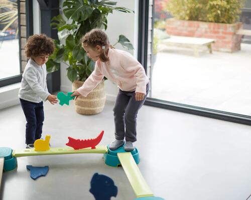 Baby gym à la maison : améliorer l'équilibre de son enfant