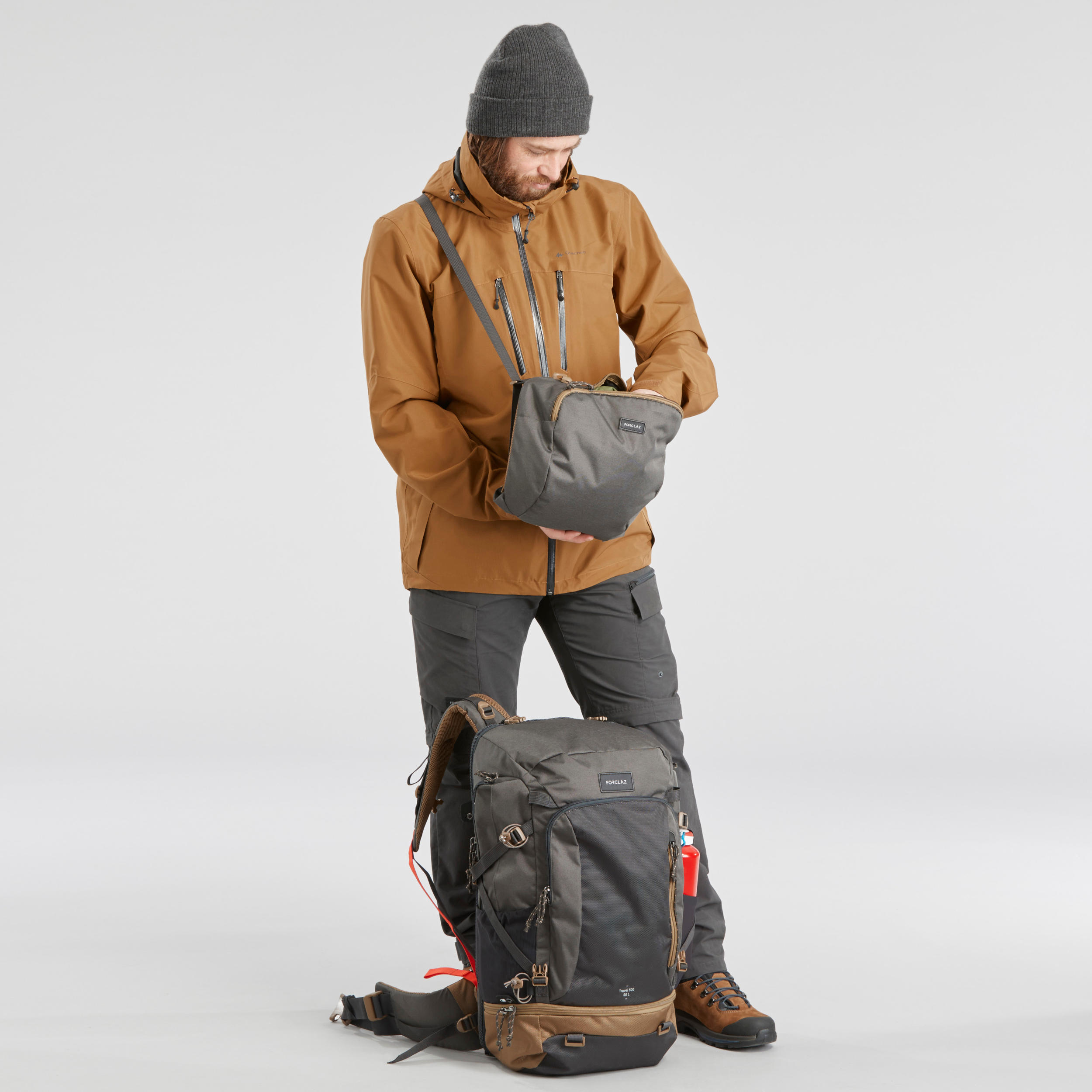MOCHILA DE TREKKING Y MONTAÑA TRAVEL500 50 LITROS GRIS - Decathlon