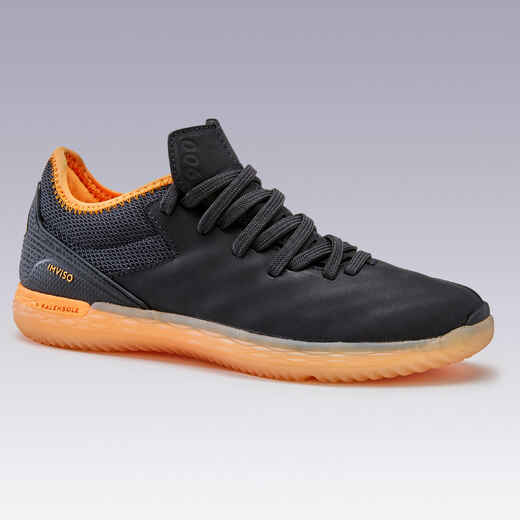 
      Kids' Futsal Trainers Eskudo 900 - Black/Orange
  