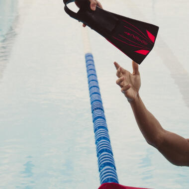 Le matériel de natation pour les jambes