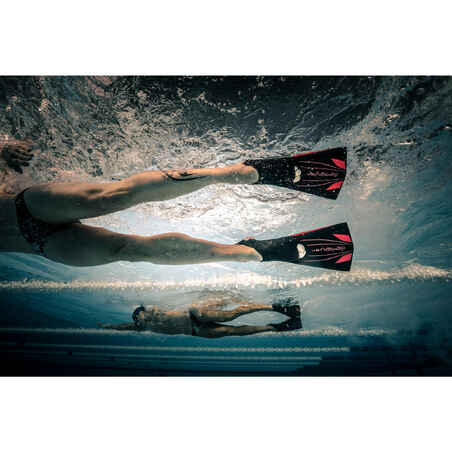סנפירים לשחייה חזקים וארוכים TOPFINS 900 - שחור אדום