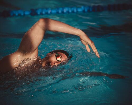 🌎 Estudio sobre los Beneficios de la Natación con Aletas: Nadar con  bialetas quema calorías y fortalece el corazón –