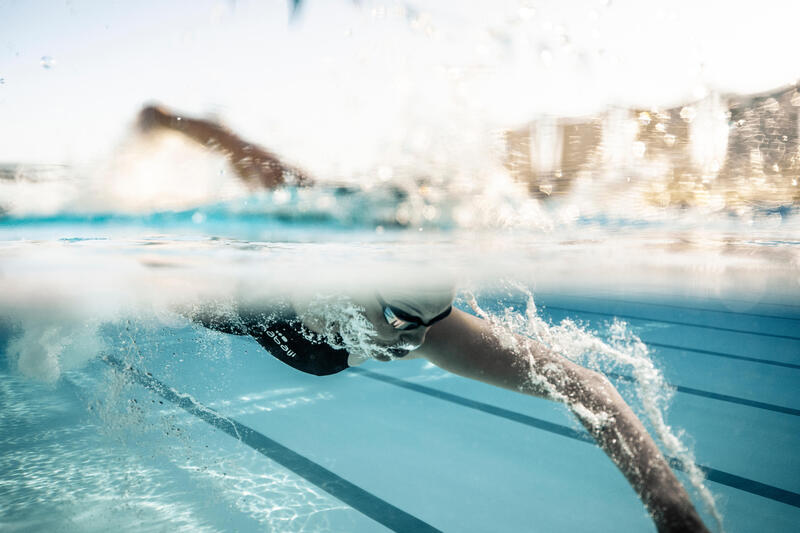 Hoe kan je door te zwemmen gespierdere armen krijgen?