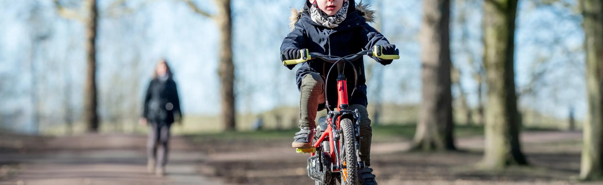 4 stappen om je kind te leren fietsen 