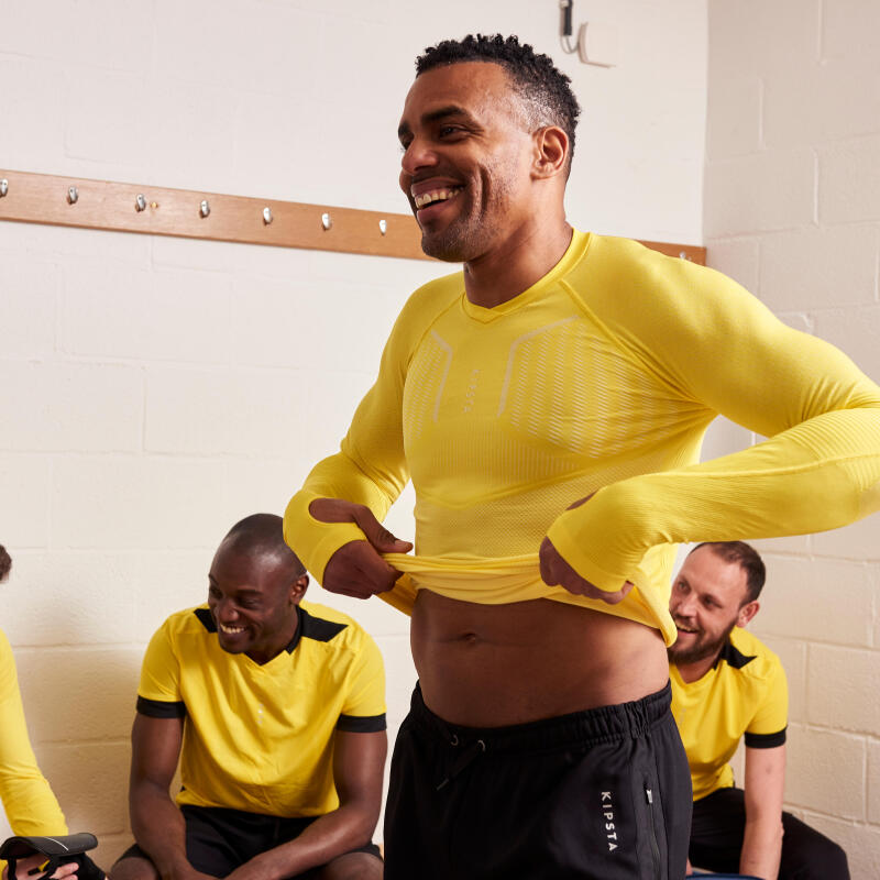 Come scegliere la maglia intima da calcio?
