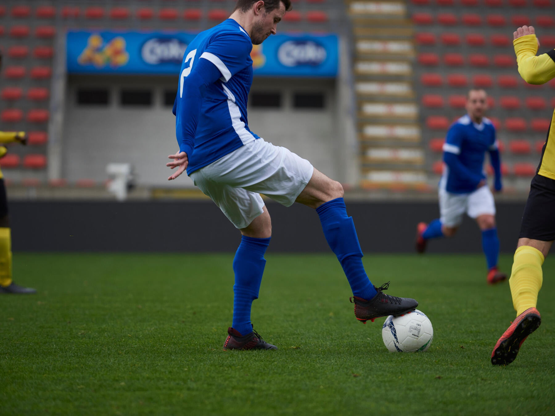 How To PLAY WITH YOUR HEAD UP In Soccer / Football 