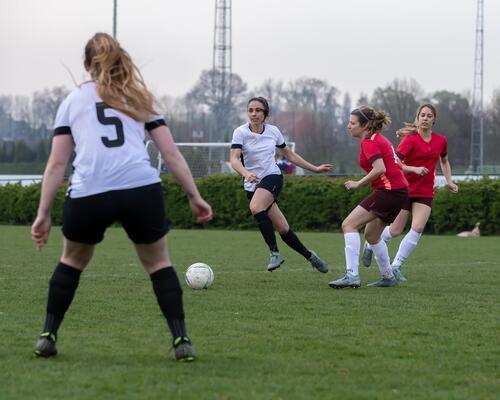 Stereotypes-women's-football