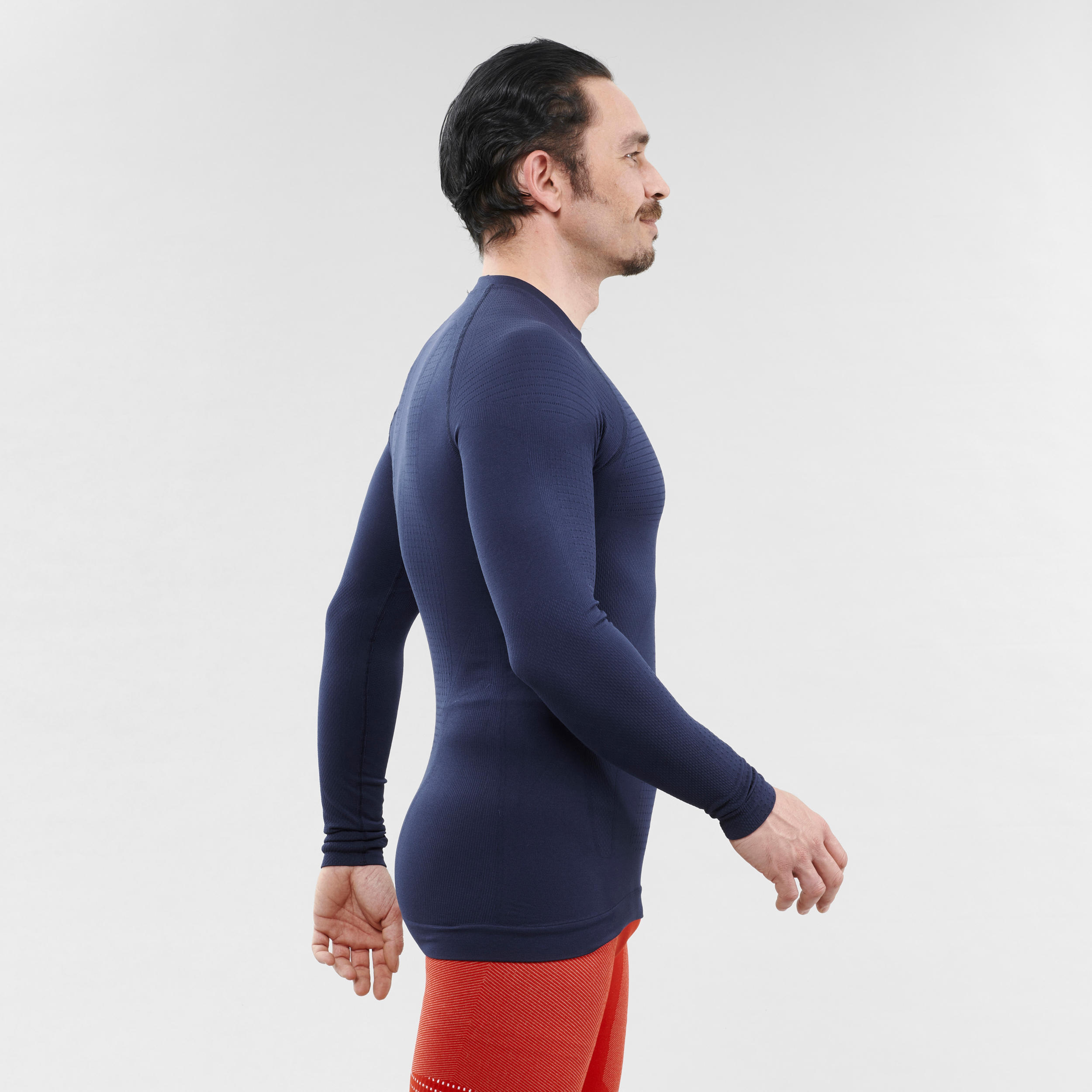 Men's Warm, Comfortable Seamless Skiing Base Layer 500 I-soft - Black and Blue 3/5