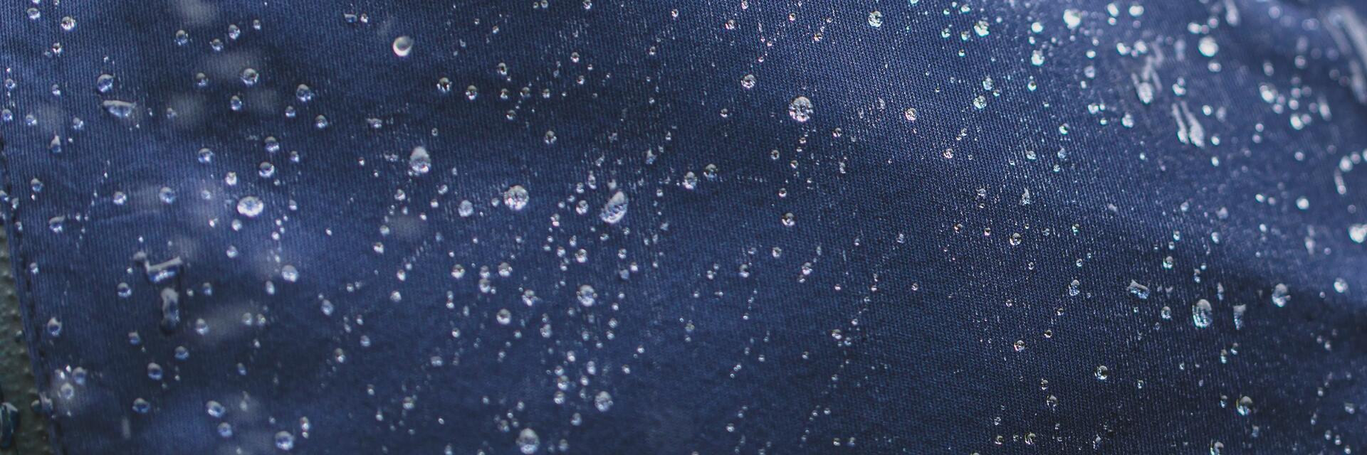 Mantener, lavar y reparar ropa impermeable o repelente al agua