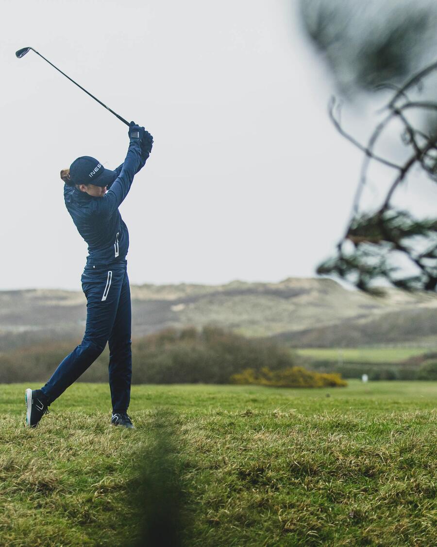 Hoe kies je je golfoutfit voor regenweer?