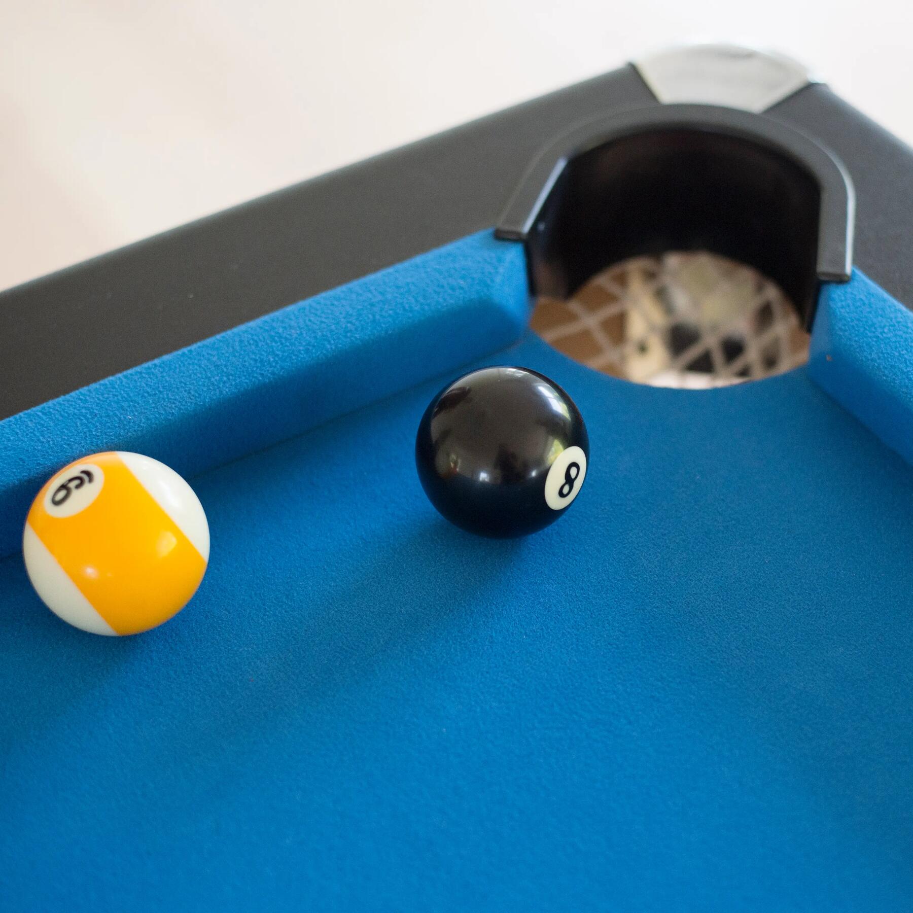 mesa de billar con bola 8 y 9