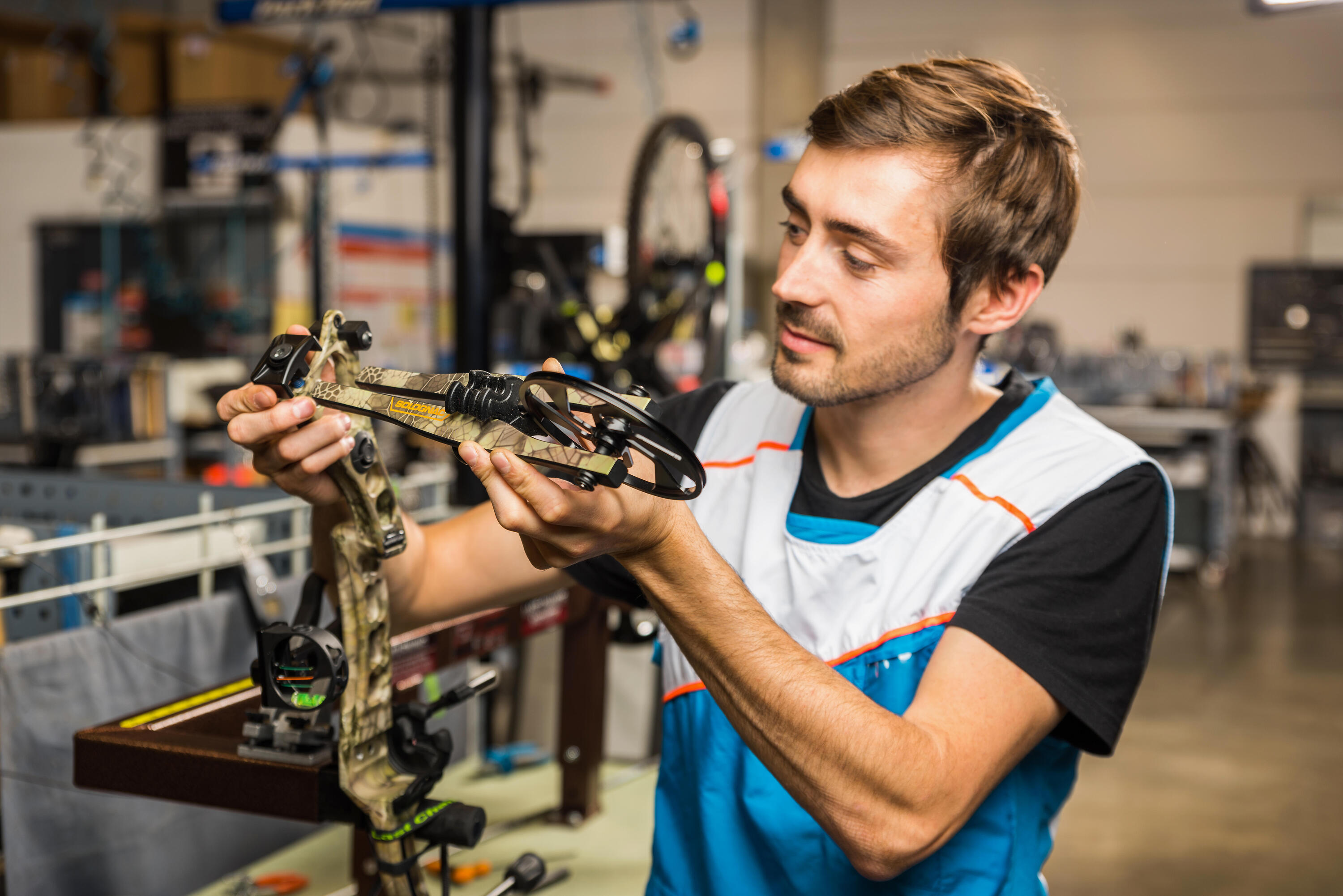 WORKSHOP HUNTING BOW LIMB & PULLEY CHANGE