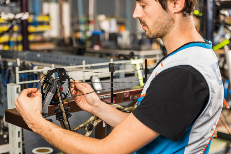 CAMBIO DE LA CUERDA SINTÉTICA O DEL CABLE DEL ARCO DE CAZA