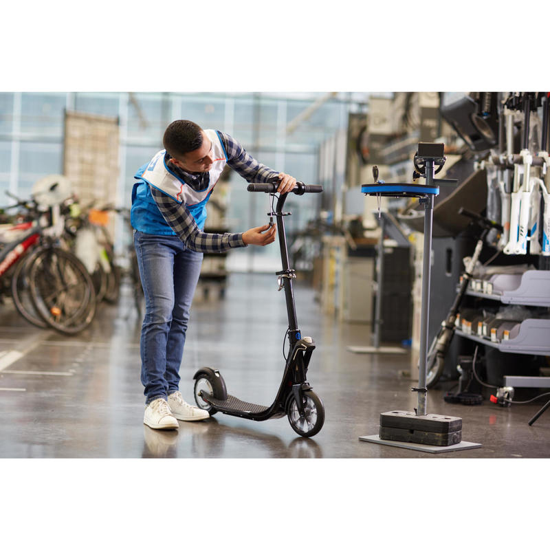 Réparation accessoires et roues trottinettes en magasin