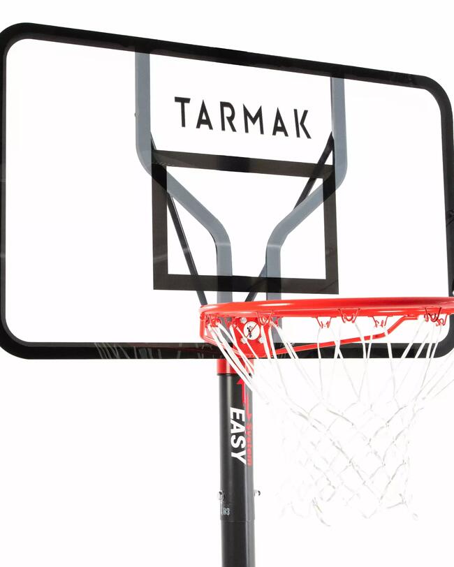 Canasta de baloncesto con aro rojo, tablero transparente.