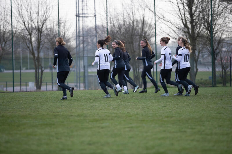 Football Féminin: Jouer au football quand il fait froid