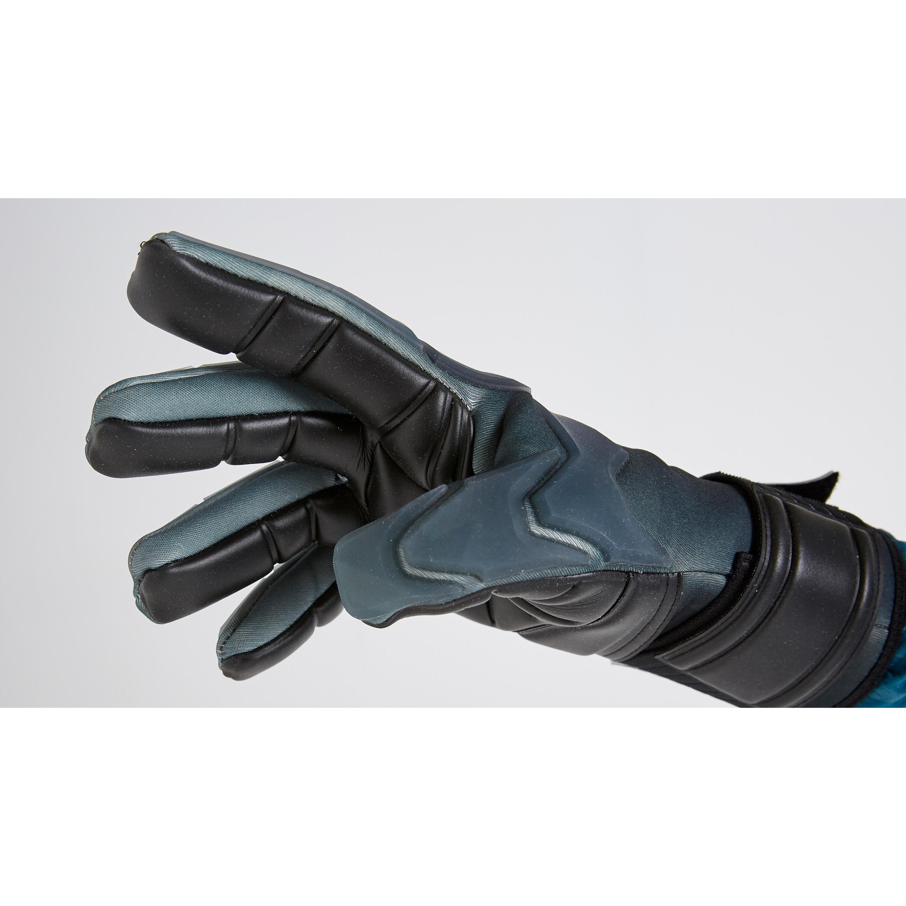 F900 Cold Negative Seam Adult Football Goalkeeper Gloves - Black 9/15
