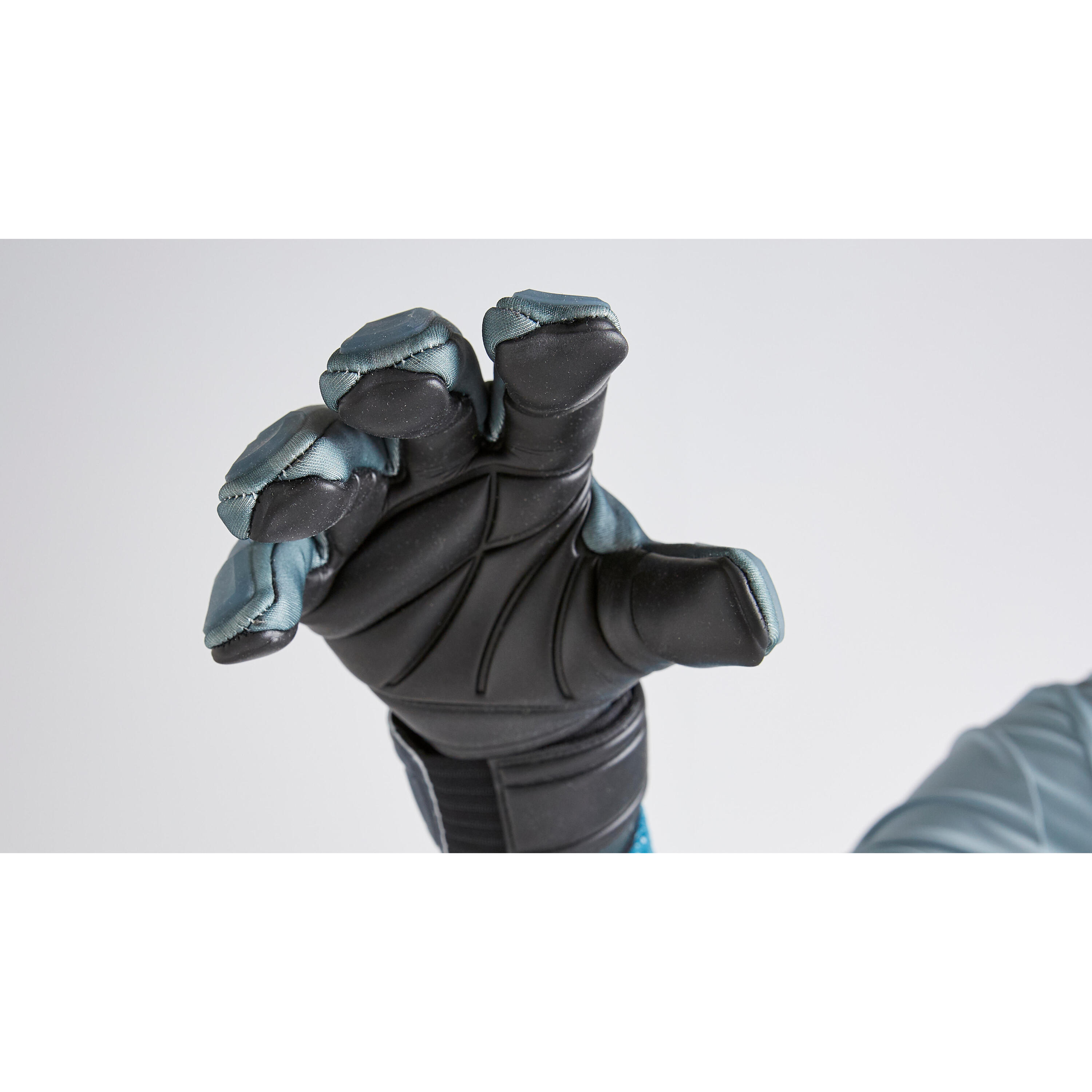 F900 Cold Negative Seam Adult Football Goalkeeper Gloves - Black 8/15