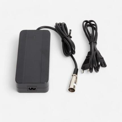 Ładowarka 36 V 4 A Rockrider do akumulatora DK11 do rowerów E-ST 100 / 500 / 900, Riverside 500E i Elops 900 / 920