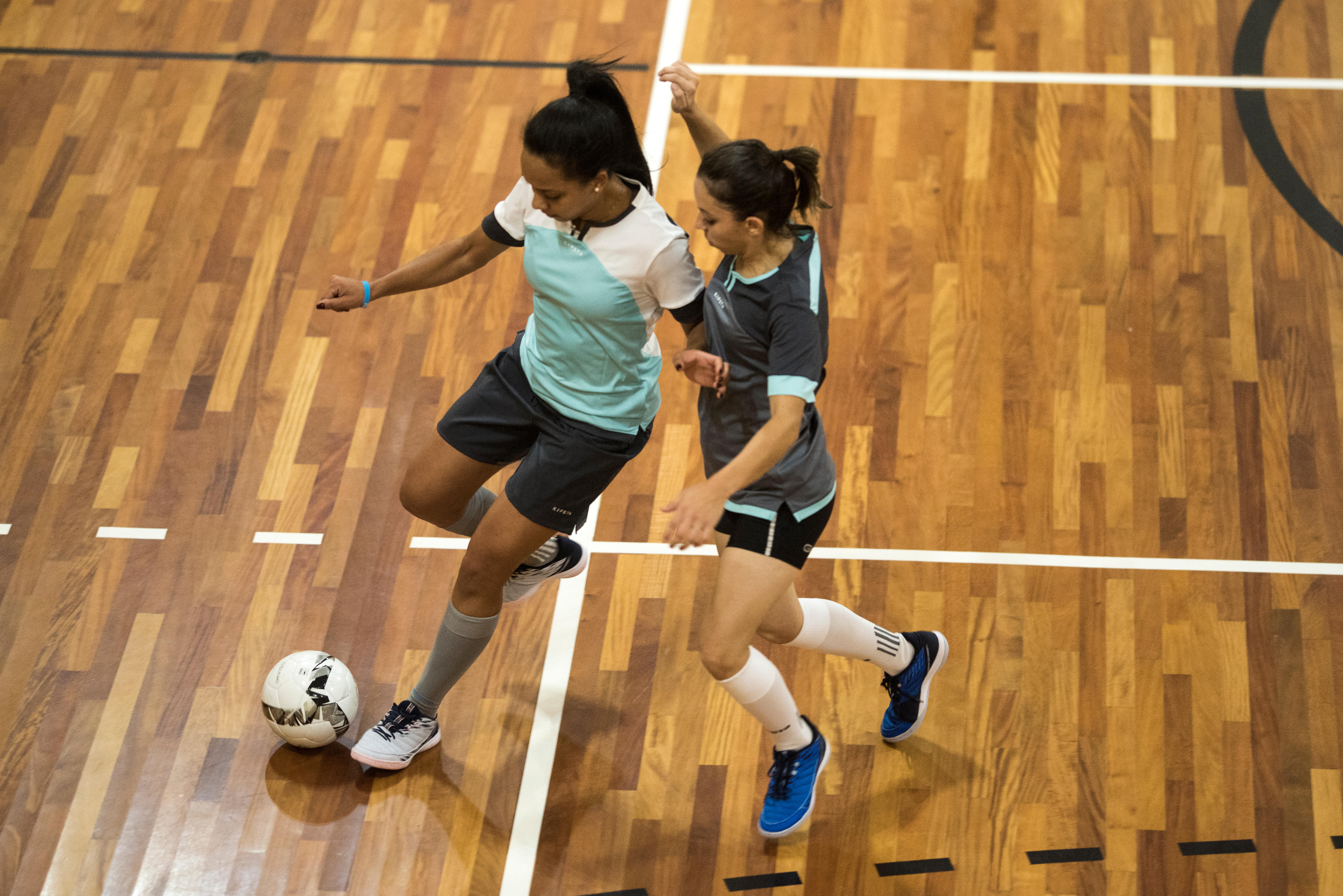 Футбольный мяч для Футзала 900 FIFA QUALITY PRO, размер 63 см IMVISO