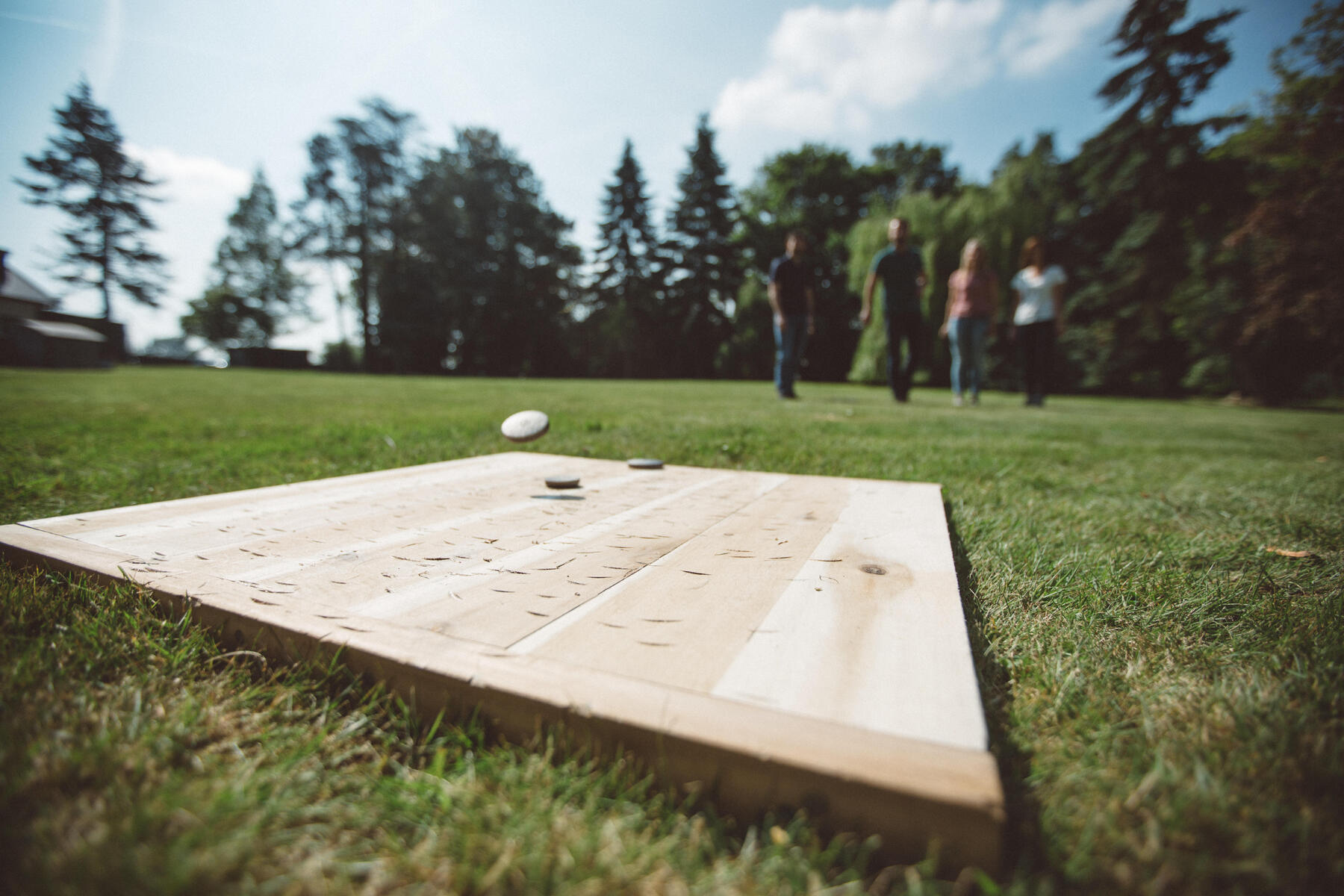 Lancez un maitre puis un palet pour débuter le jeu de palets breton