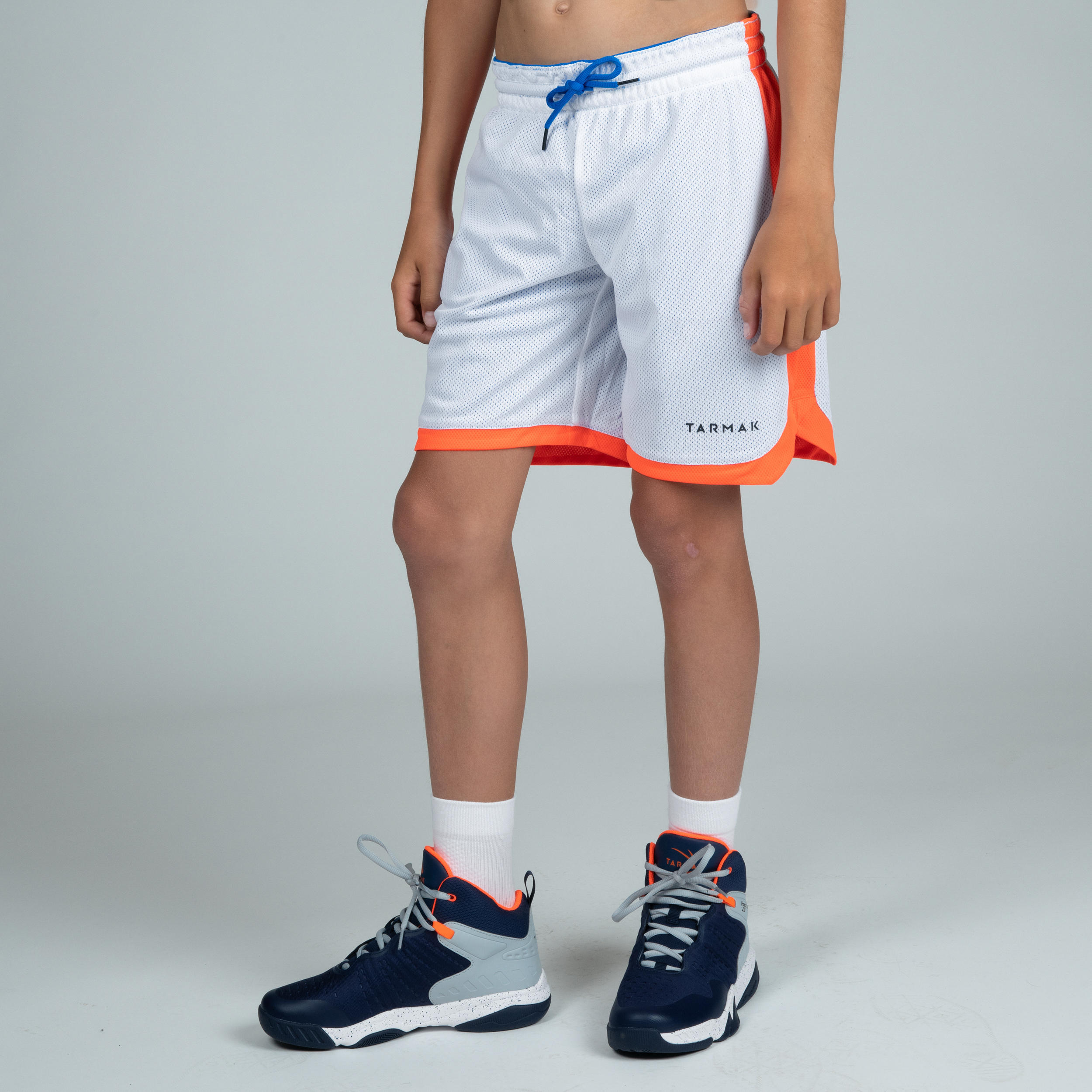 SH500R Boys'/Girls' Intermediate Basketball Reversible Shorts Blue/White/Orange 4/9