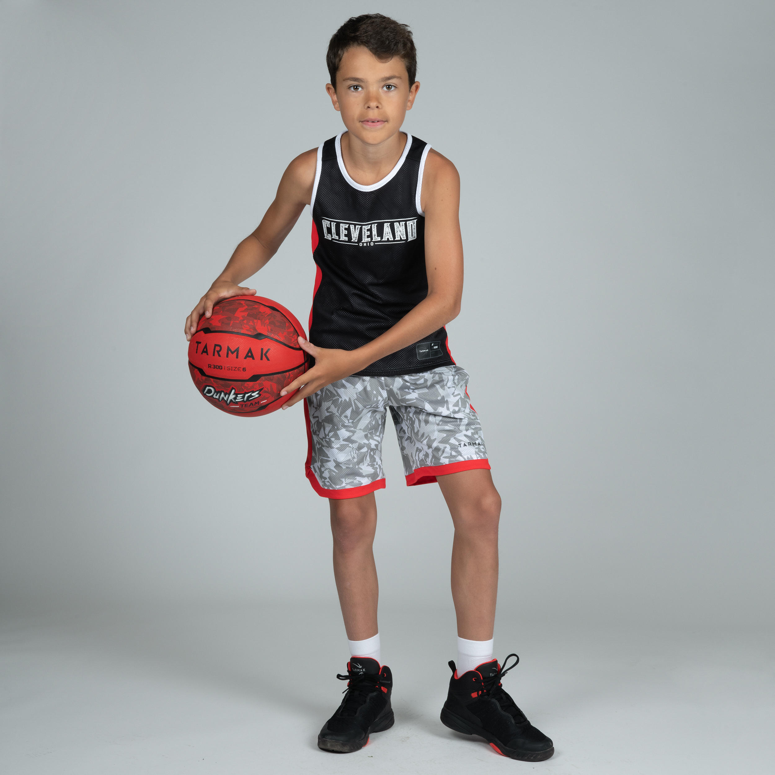 SH500R Boys'/Girls' Intermediate Basketball Reversible Shorts -Black/White Print 5/12
