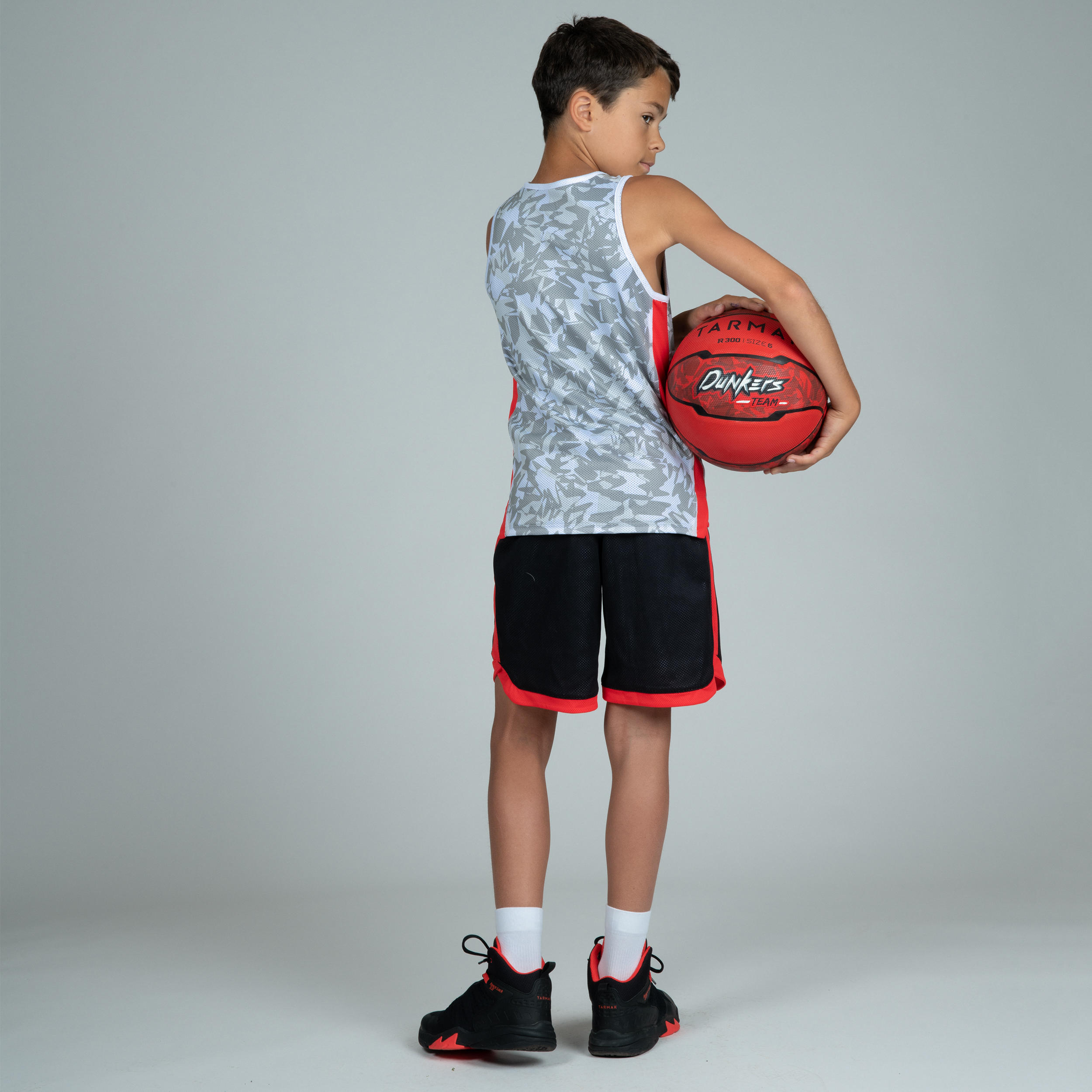 Kids' Reversible Sleeveless Basketball Jersey T500R - Grey/Black Clev 5/10