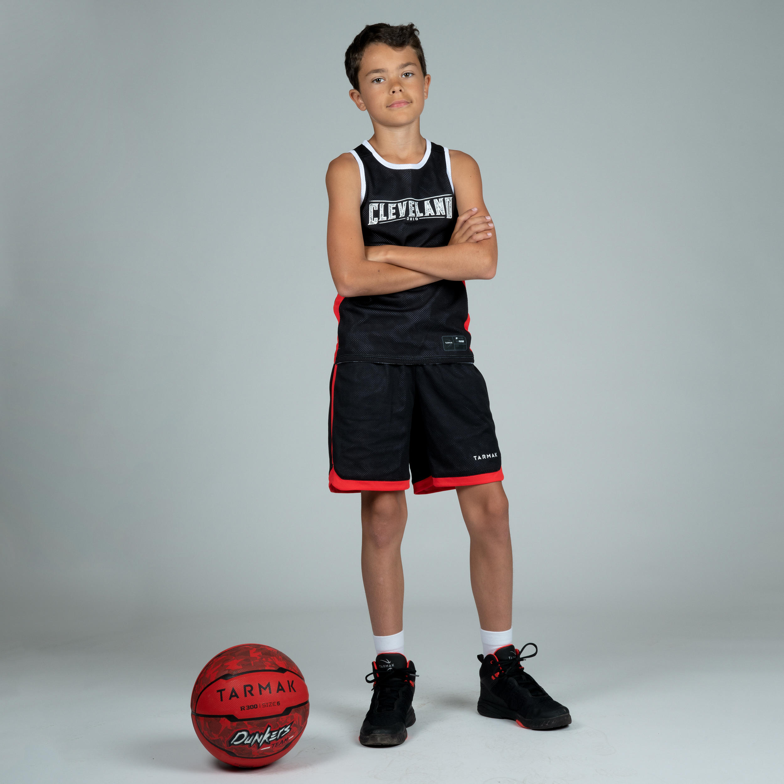 Kids' Reversible Sleeveless Basketball Jersey T500R - Grey/Black Clev 4/10
