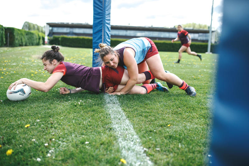 Comment choisir son équipement de rugby féminin ? 