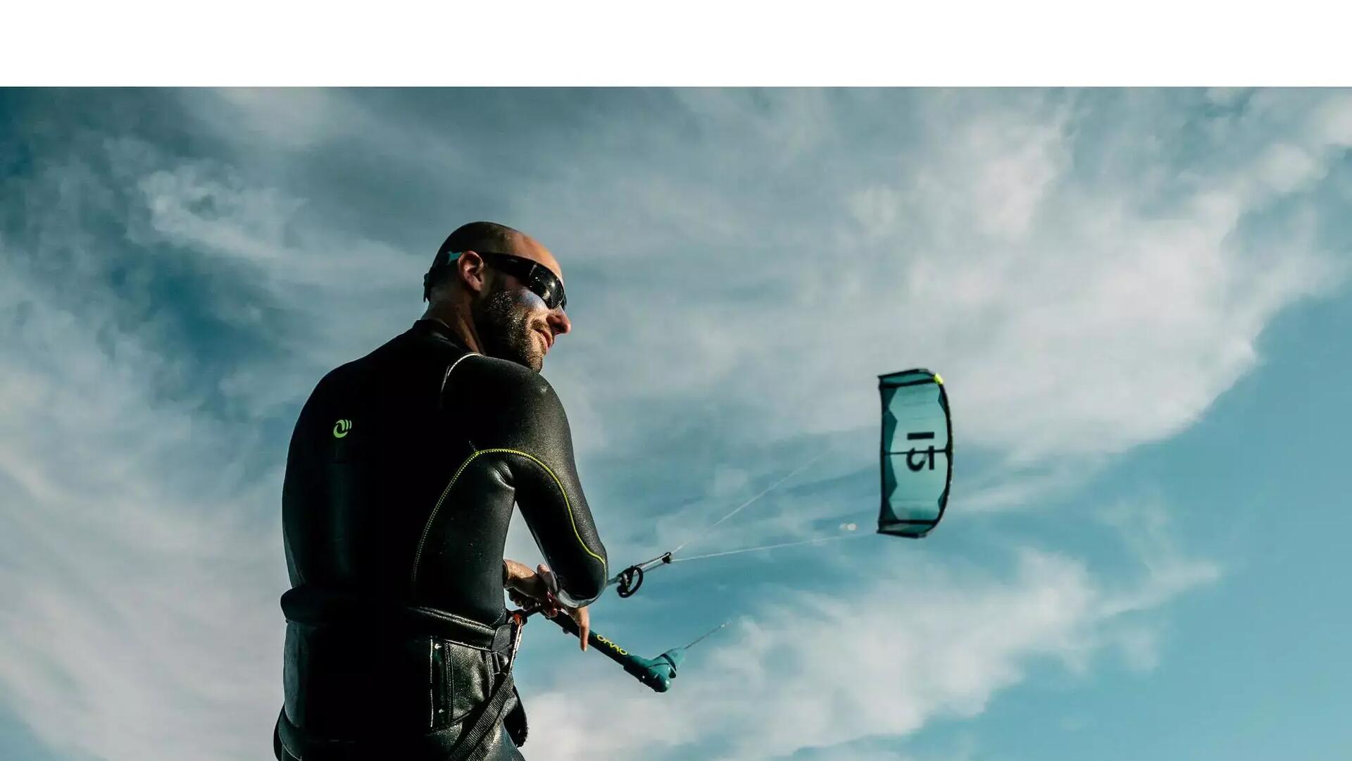 anna test het kitesurfen uit 
