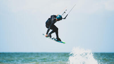 gilet_kitesurf_noir_vert_side_on_watersports8306024cn_scene_002.jpg-1_-1xoxar.jpg