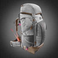 Mochila de montaña y trekking viaje 70L Forclaz Travel 500. Funda