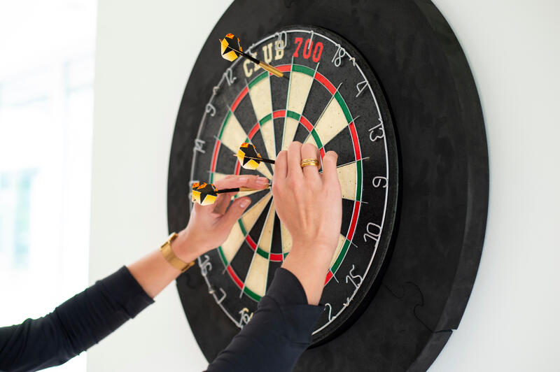 Ţinţă Clasică Darts Club 500 pentru săgeți din oțel 