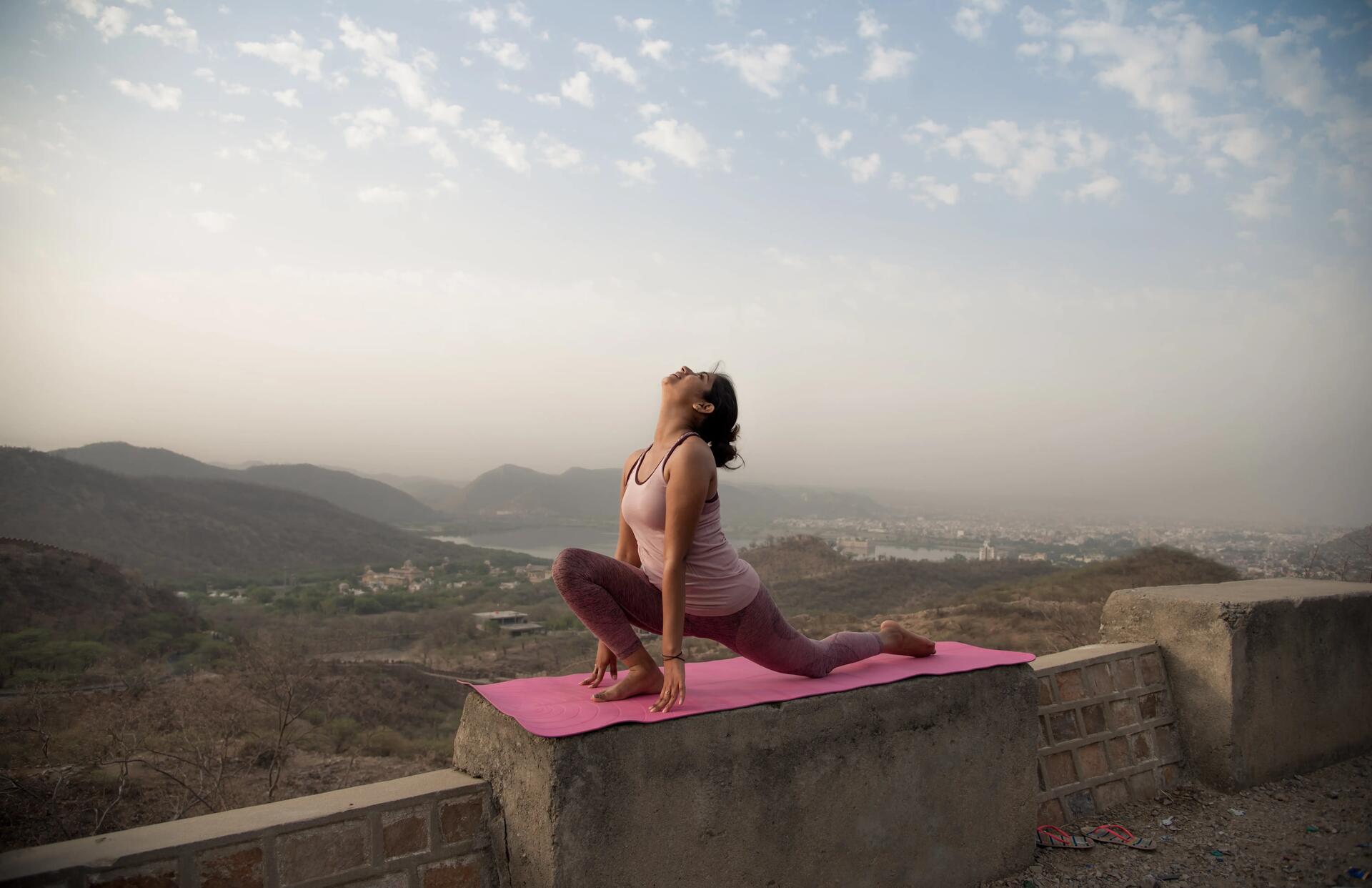 Trainiere deine aufrechte Haltung mit Yoga