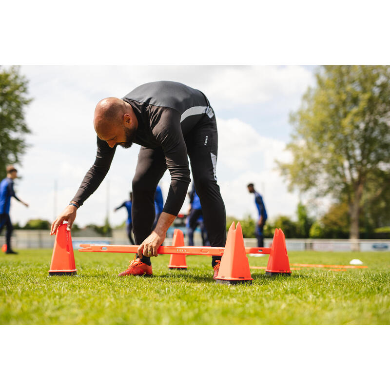 Cône sportif  Petit et pratique utilisable pour de nombreux exercices.