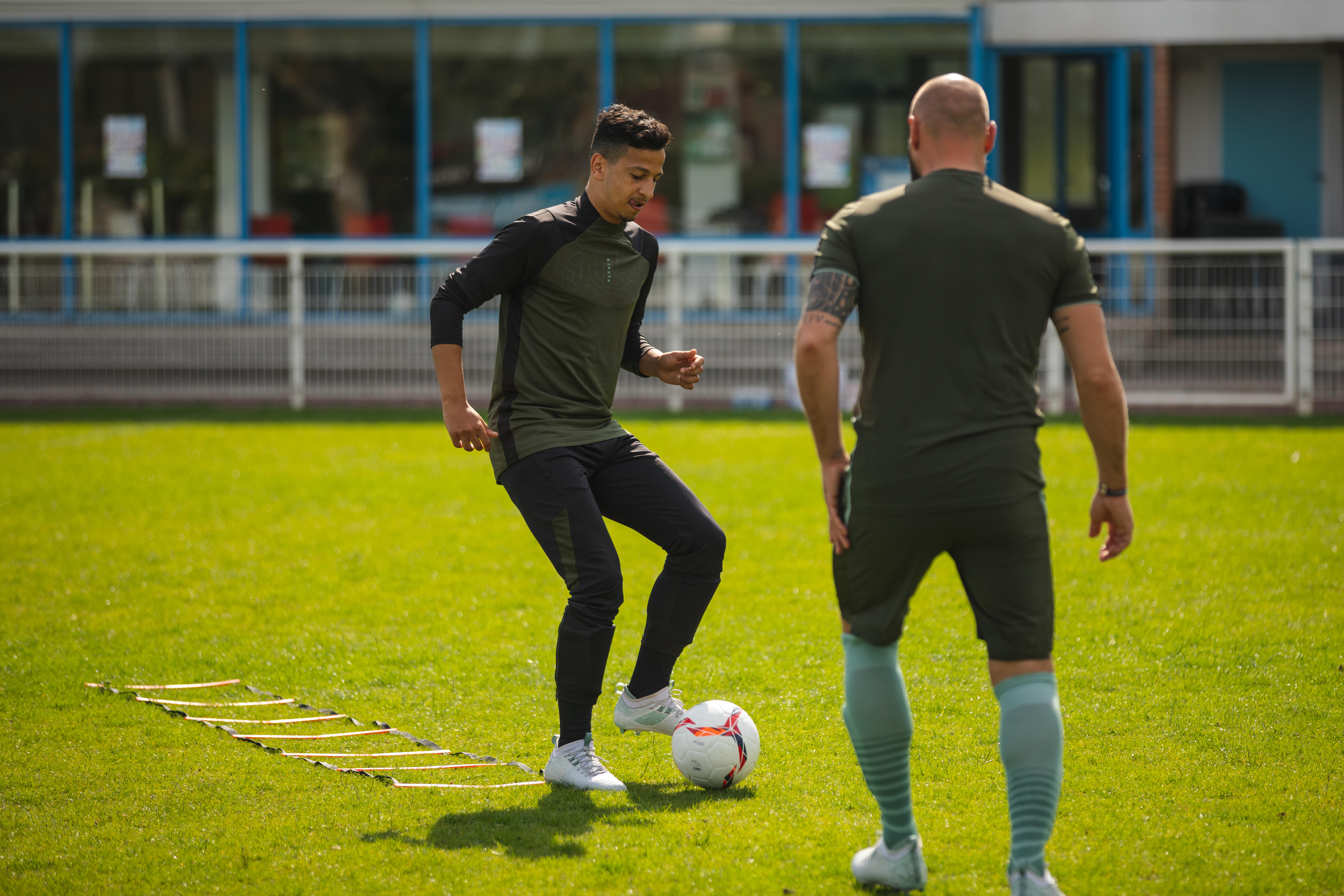 Travaillez votre coordination au football avec l'échelle d'entrainement  Essential Kipsta 