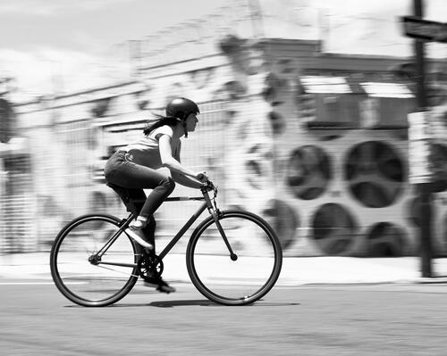 Comfortabel op een stadsfiets