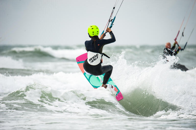 Kitesurfing – start z wody. Jak startować na desce?