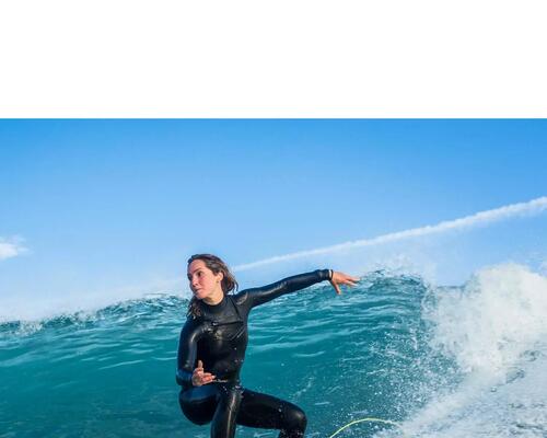 combinaison-de-surf-front-zip-vs-back-zip-le-comparatif