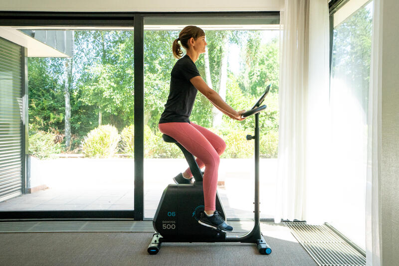 Bicicleta estática ou bicicleta de spinning: qual delas te ajudará a alcançar os teus objetivos?