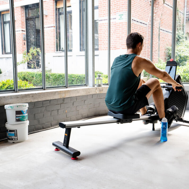 FIVE GOOD REASONS TO WORK OUT ON A ROWING MACHINE