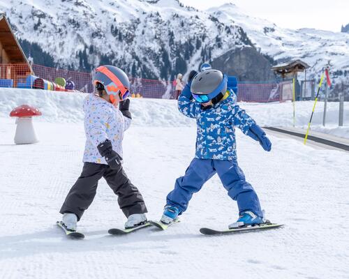 2 kids preparing for a ski session