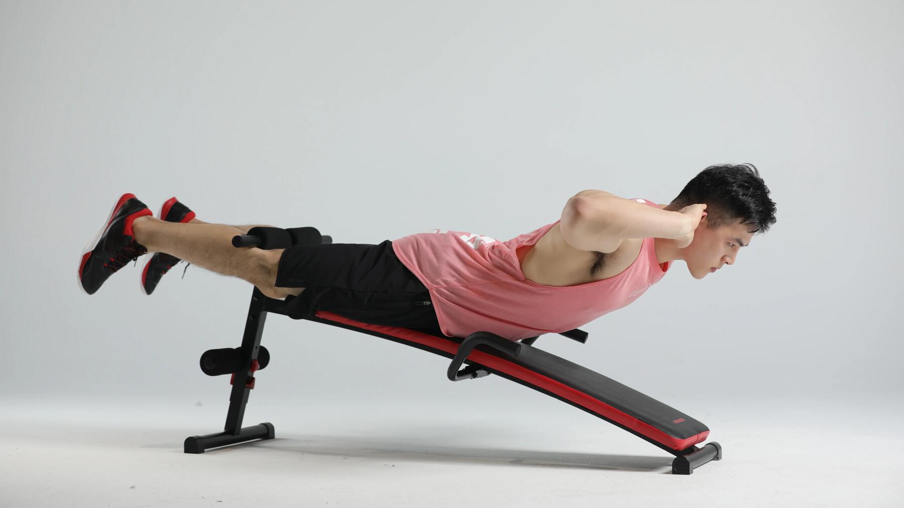 hombre haciendo plancha invertida superman