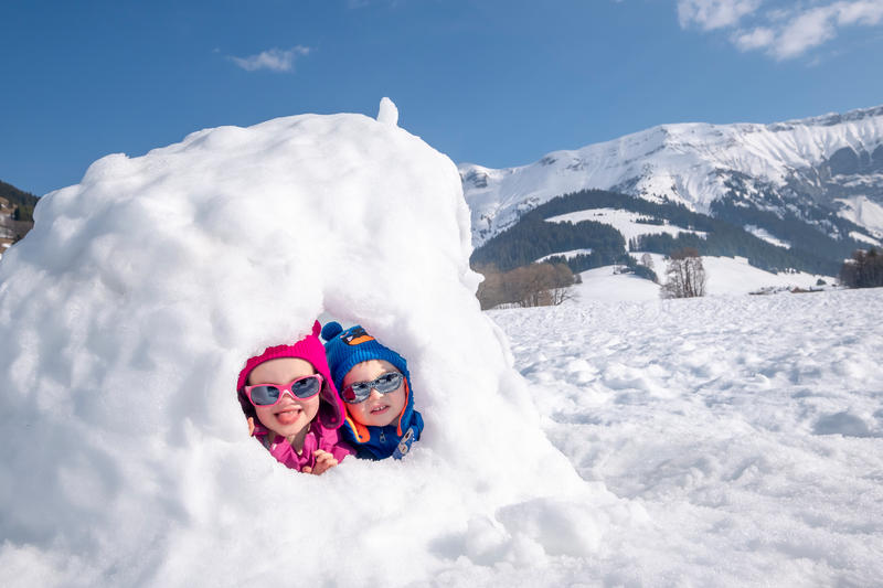 7 atividades na neve para as crianças a partir de um ano