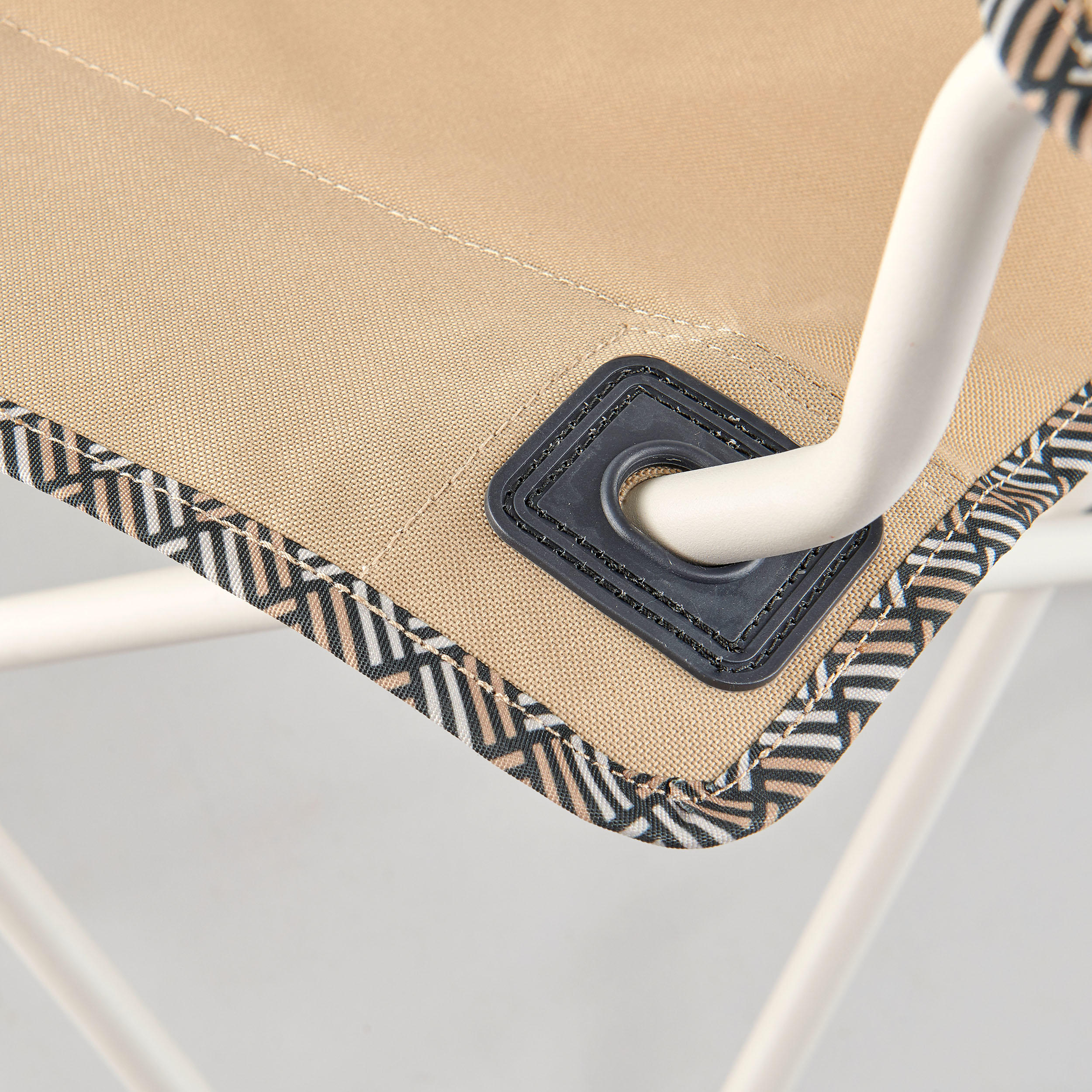 СКЛАДНОЕ КРЕСЛО ДЛЯ КЕМПИНГА BASIC QUECHUA