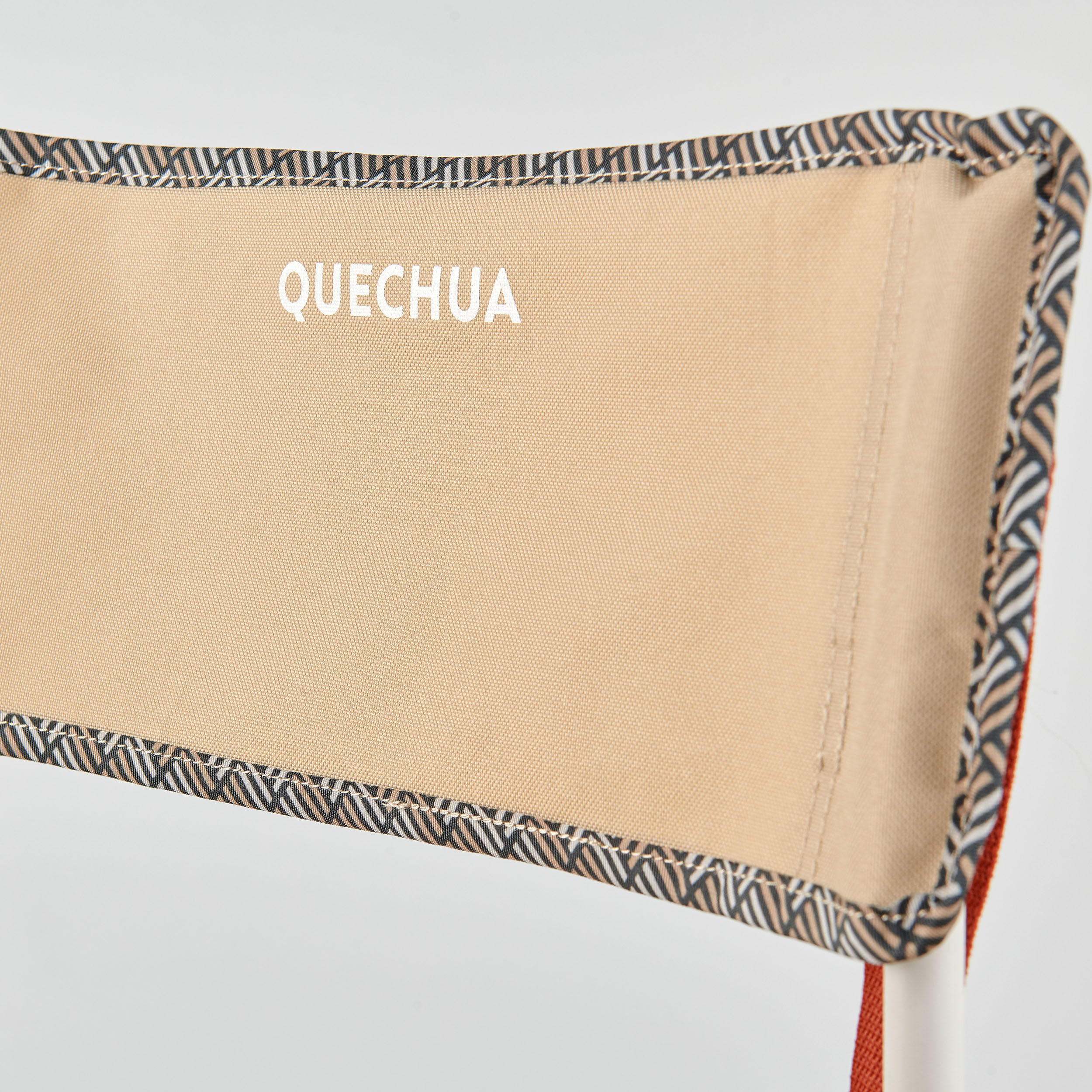 СКЛАДНОЕ КРЕСЛО ДЛЯ КЕМПИНГА BASIC QUECHUA